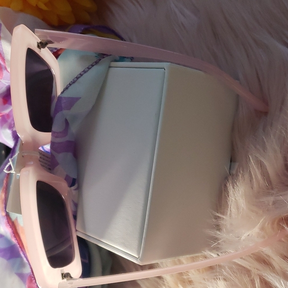 Fashion Shades 😎 - Picture 4 of 5